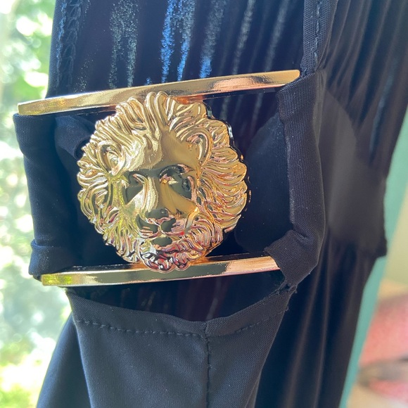 Pretty Little Thing Black Maxi Cut Out High Slit Gold Medallion Dress NWT Size 0 - Picture 1 of 16